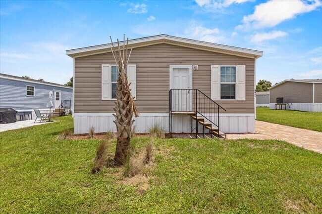 Building Photo - 6680 Hidden Oaks Dr