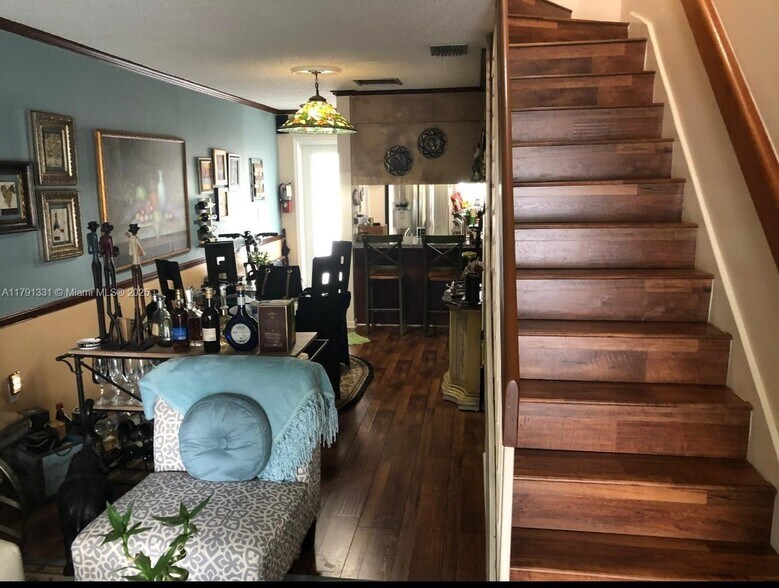 Building Photo - 248 Majorca Ave