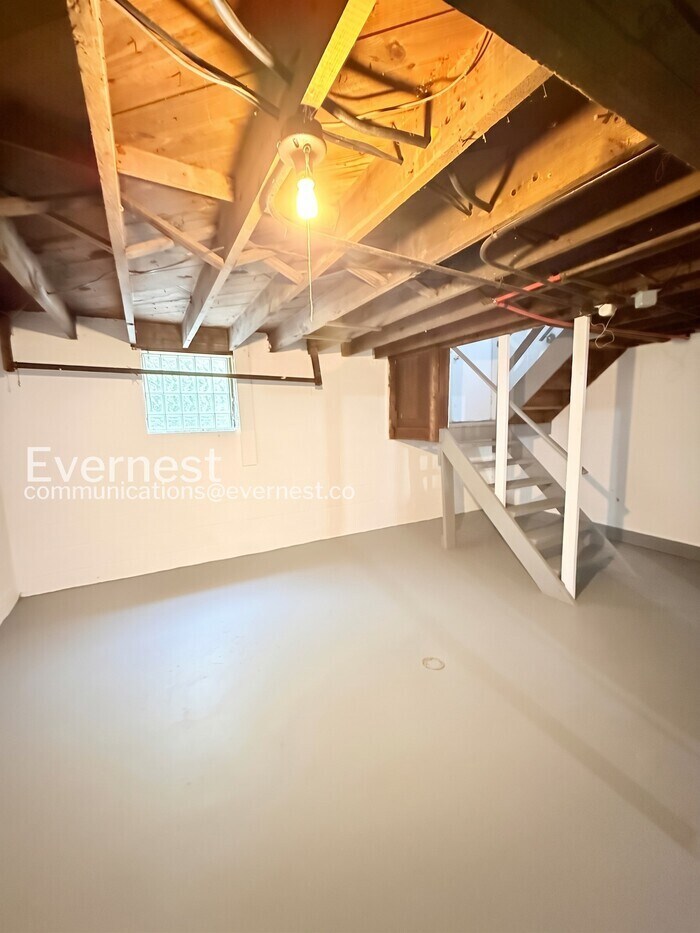 Building Photo - 15093 Petoskey Ave