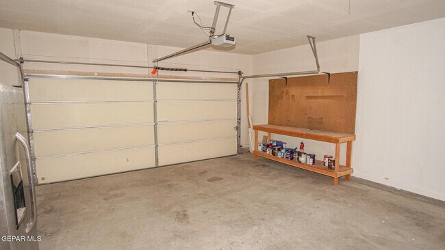 Building Photo - 14613 Sunny Land Ave