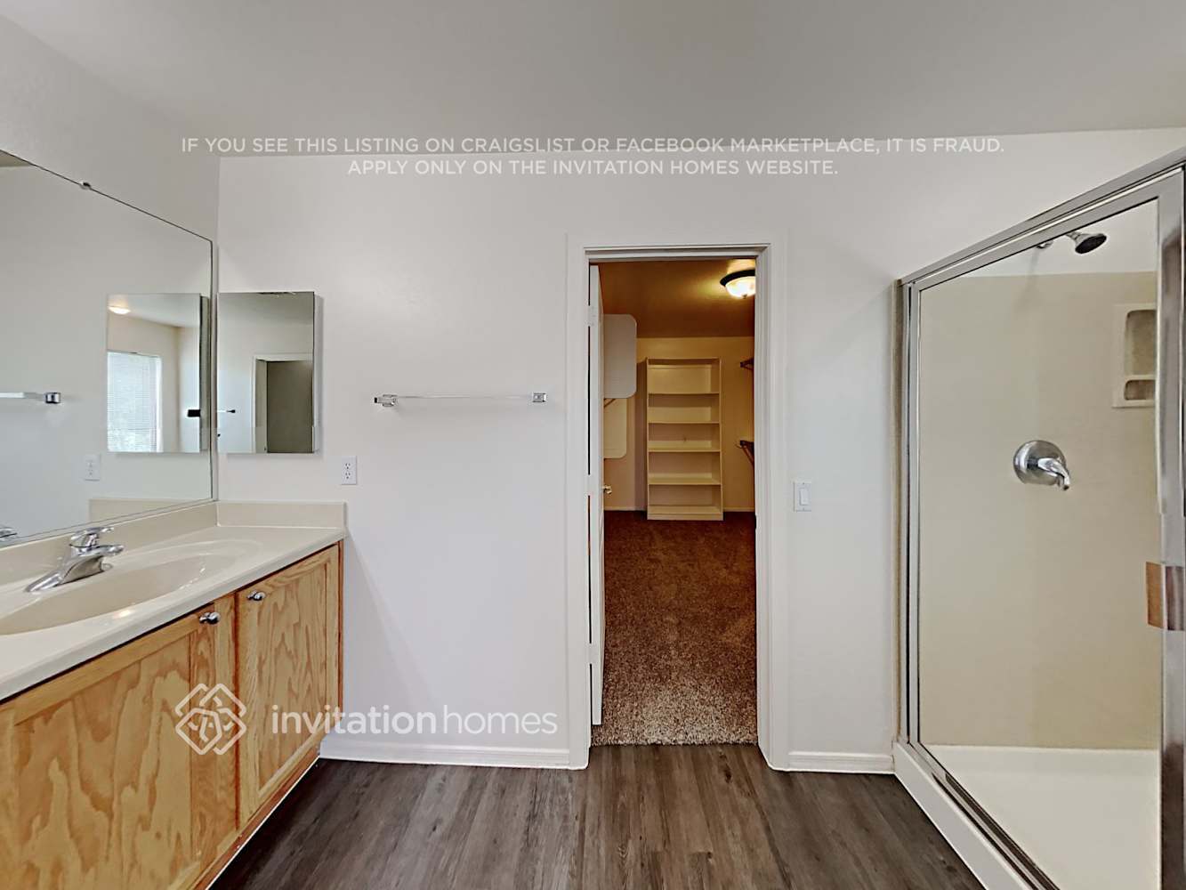 Building Photo - 3722 E Meadowview Dr