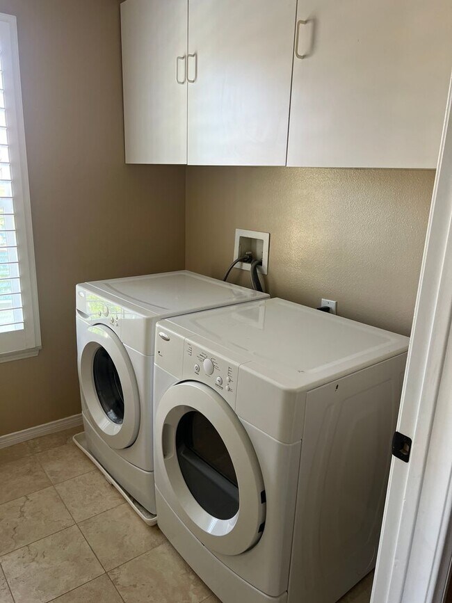 Building Photo - Single Family Home in Spanish Hills