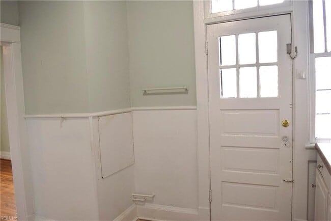 Building Photo - 332 Mt Vernon Ave