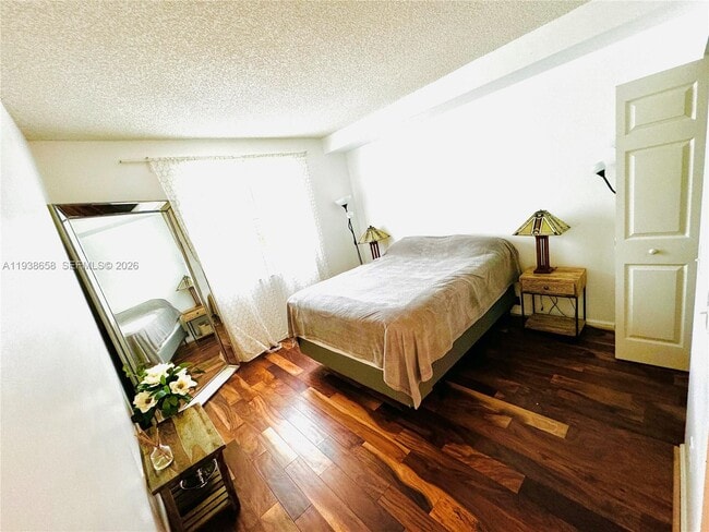 Building Photo - 17150 N Bay Rd