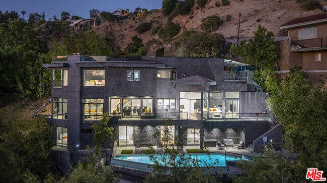 Building Photo - 2271 Gloaming Way