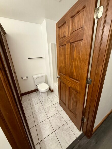 Building Photo - 707 Edge Point Ct