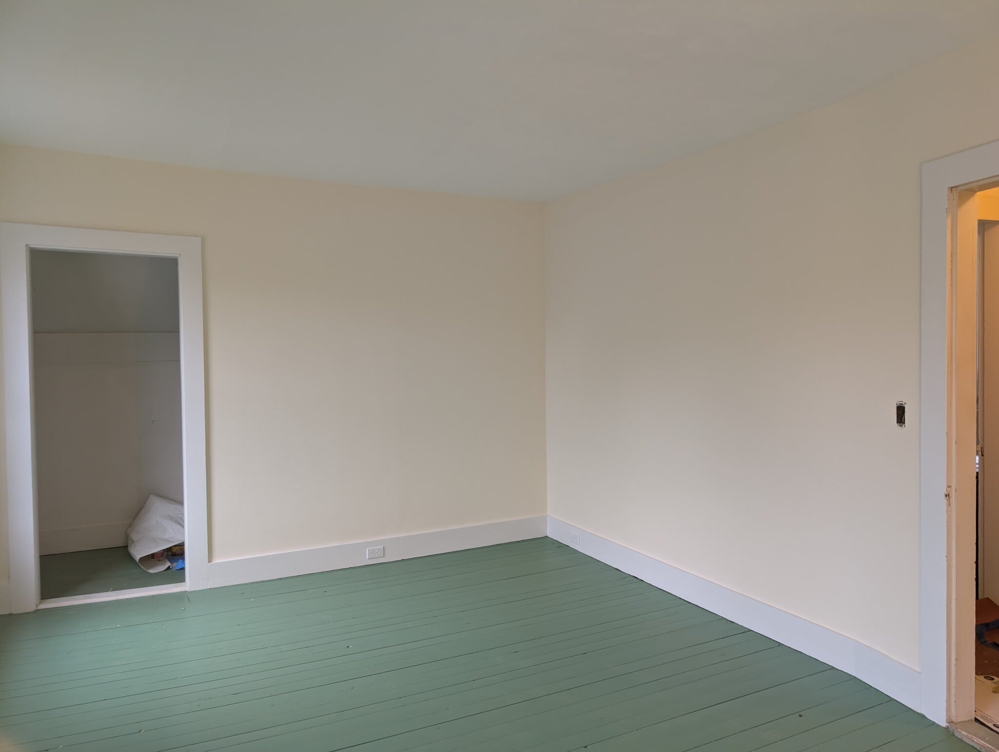 large 11X20 front room - 315 US-5