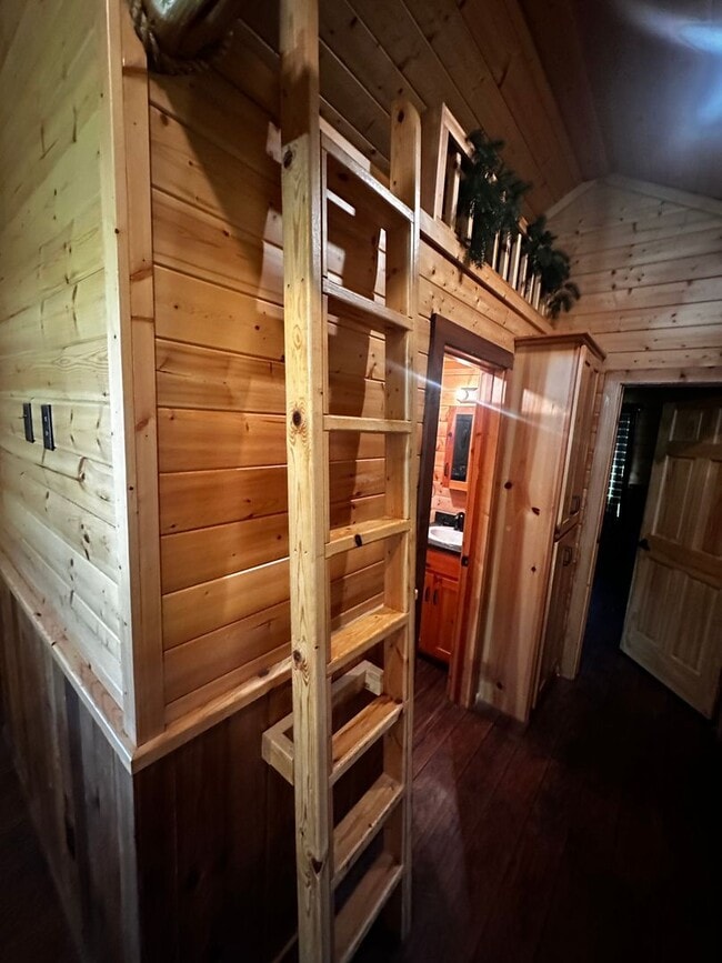 Building Photo - CABIN - Brock ISD - HORSES WELCOME