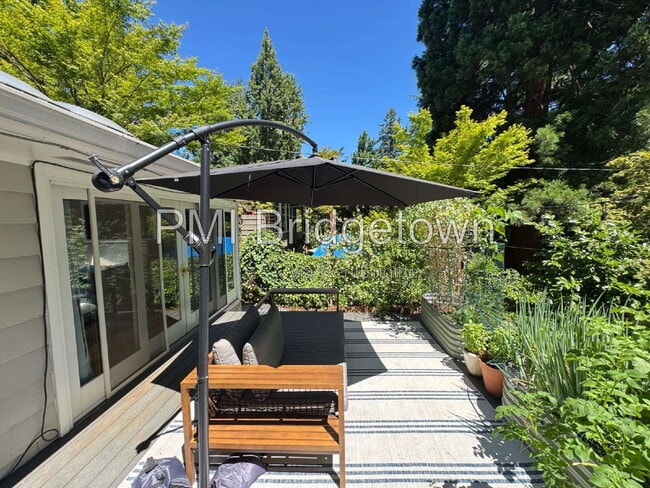 Building Photo - 9500 SW Ardenwood St