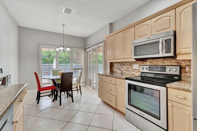 Building Photo - 7883 Villa Nova Dr N