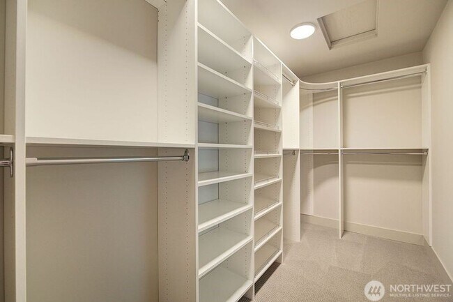 Building Photo - 4Bd/3.25Ba Issaquah House