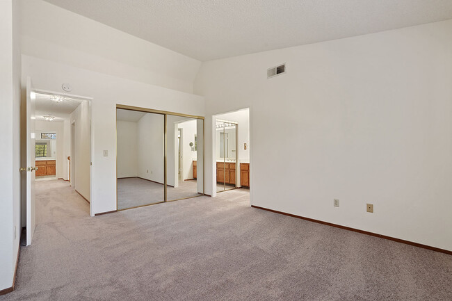 Building Photo - 566 La Corso Dr