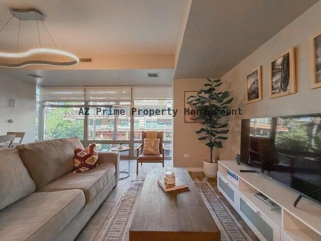 Building Photo - 7137 E Rancho Vista Dr