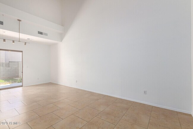 Building Photo - 8001 W Carolina Dr