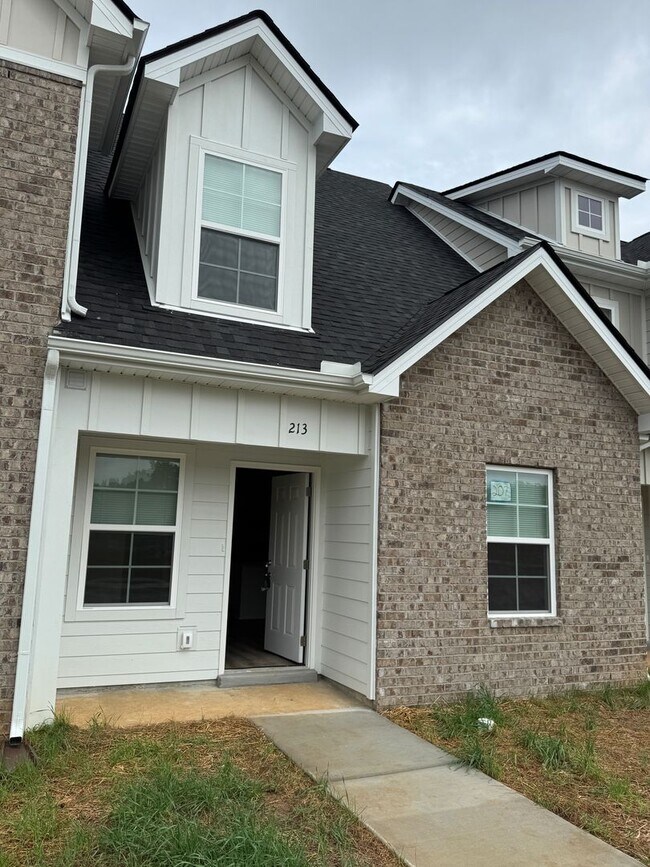 Building Photo - 213 Mountaindale Dr