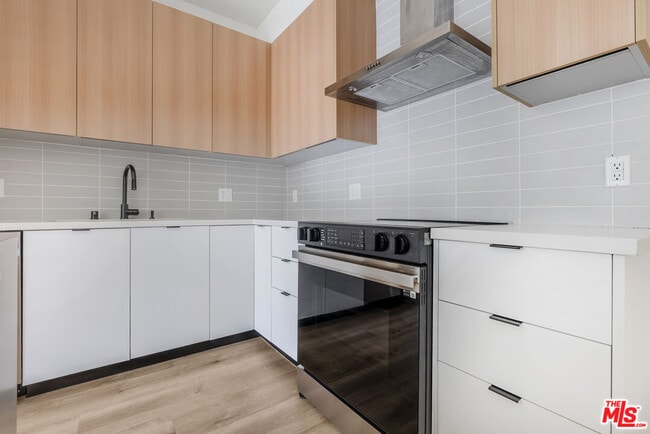 Building Photo - 5657 Virginia Ave