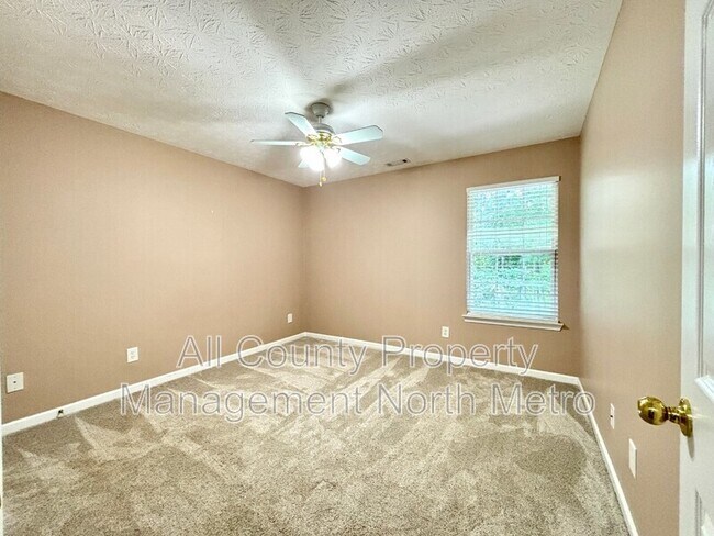 Building Photo - 4710 Middleboro Ln