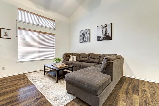 Building Photo - 15501 Sarah's Creek Dr