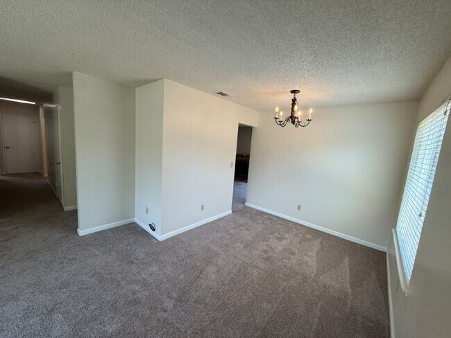 Building Photo - 2766 Applewood Dr