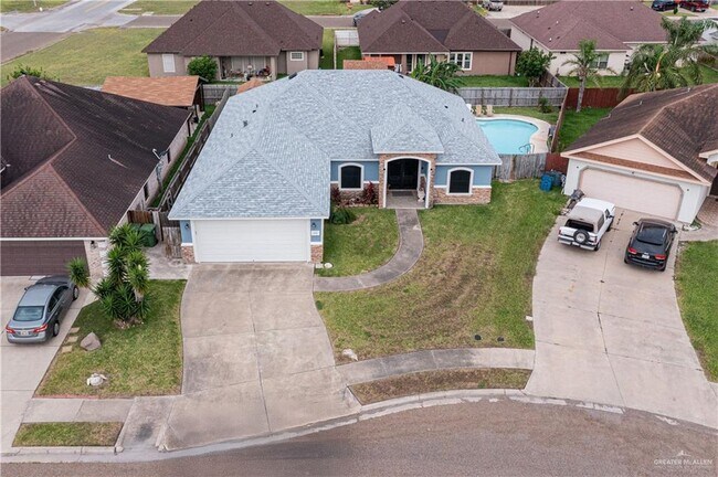 Building Photo - 824 Pine Lake Cir