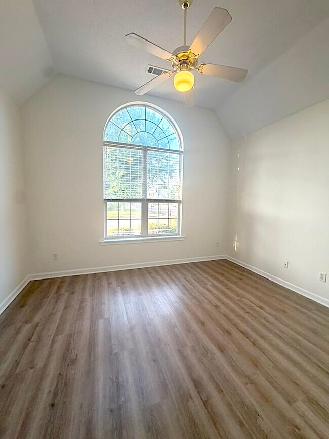 Building Photo - 7751 Lipscomb Dr