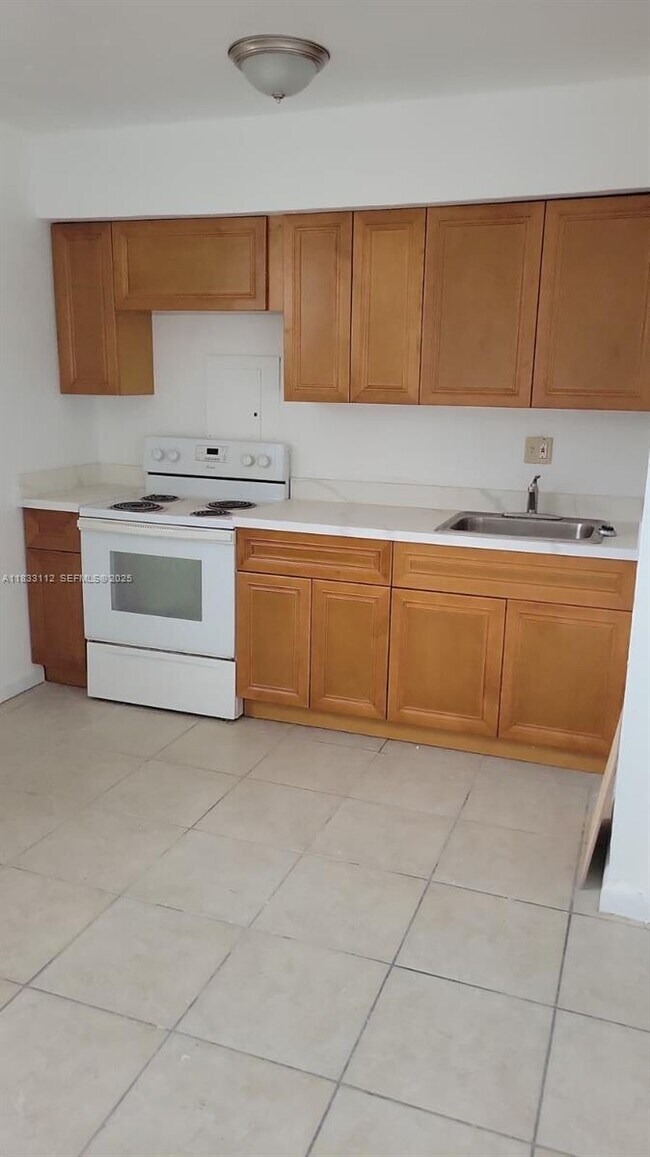 Building Photo - 1406 NW 2nd Ave