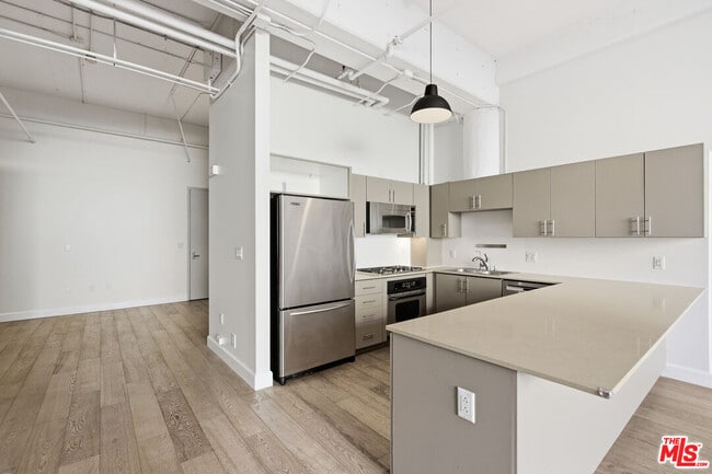 Building Photo - 1130 Flower St