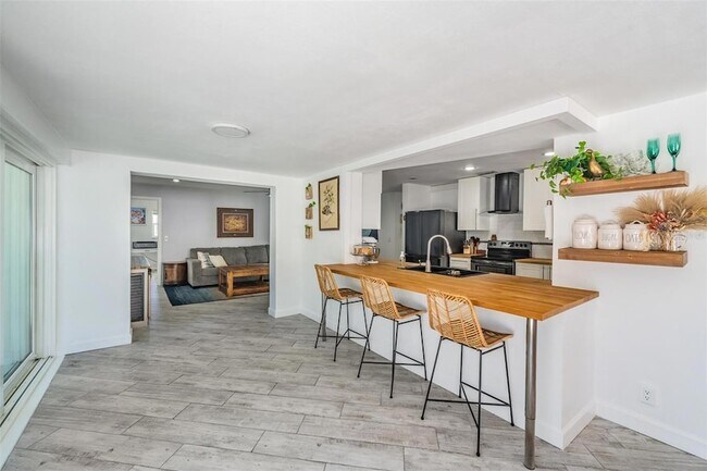 Building Photo - 1001 Grovewood Ct