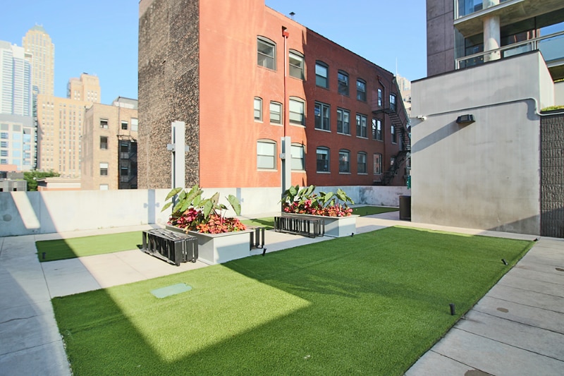 Building Photo - 798 N La Salle St