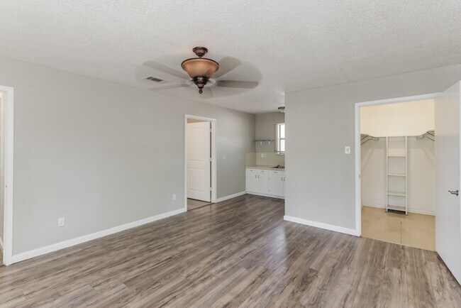 Building Photo - Convenient Duncanville 3-Bedroom Home