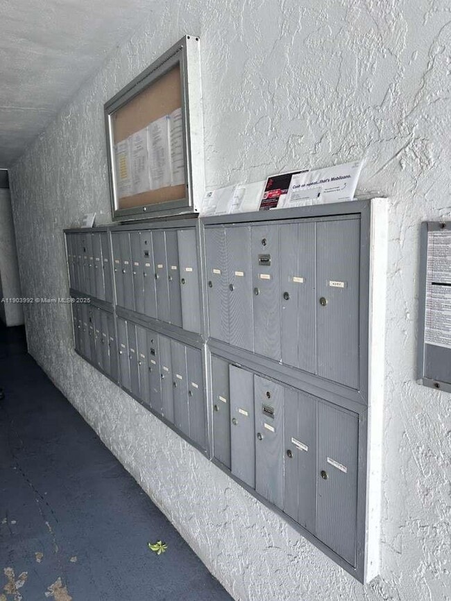 Building Photo - 2498 SW 17th Ave