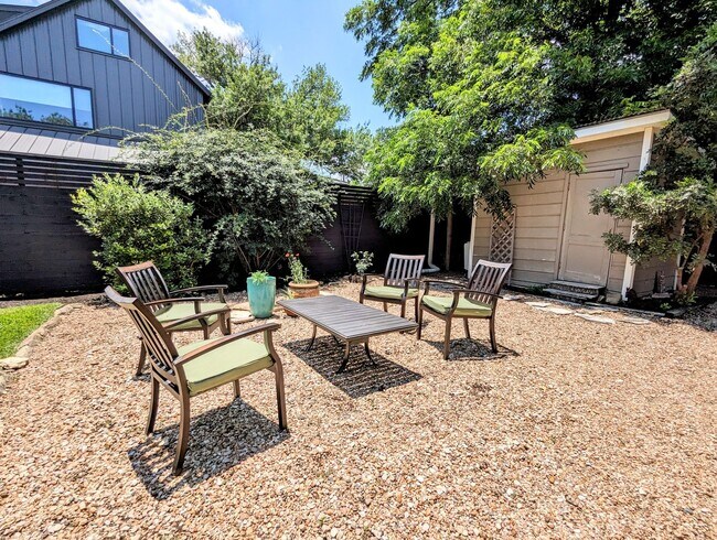 Building Photo - Remodeled Home Next To Zilker Park - 3 BR / 2 BA