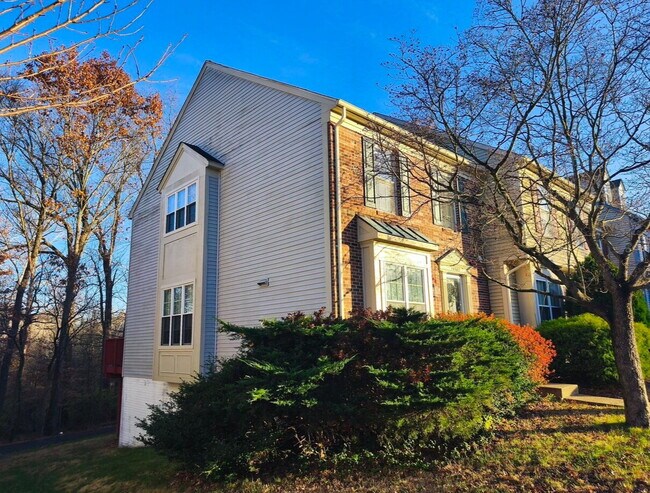 Building Photo - Townhouse with Woods Views and Community Amenities in Centreville