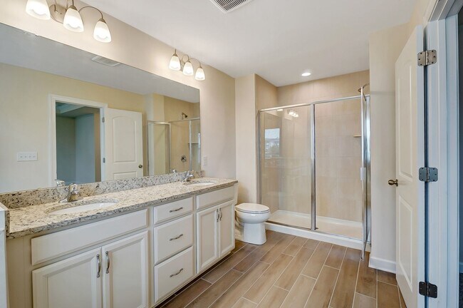 Building Photo - 3 Bedroom Townhome in Steele Creek!