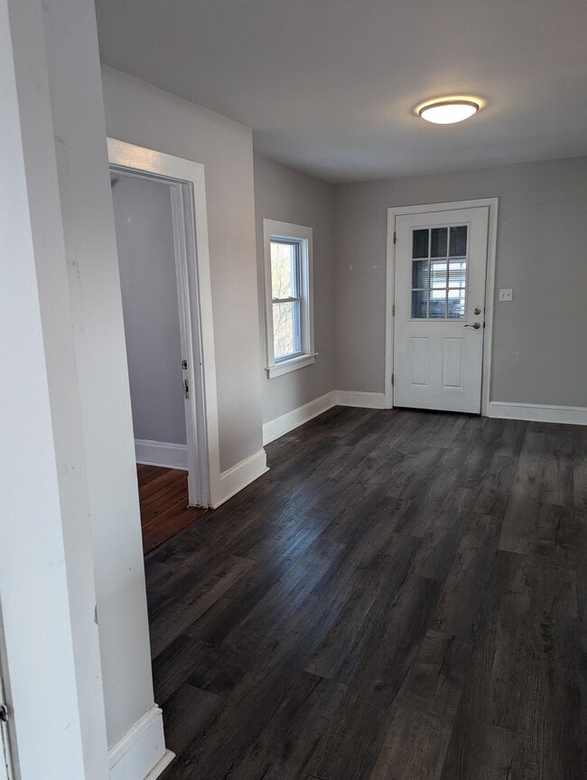 Building Photo - 419 New London Turnpike