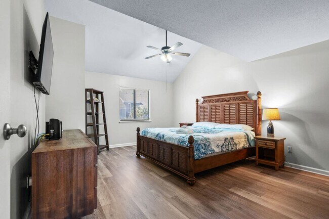 Building Photo - ***Free Utilities ***All Inclusive Seasonal Rental Available November 4, 2025 - March 31, 2026