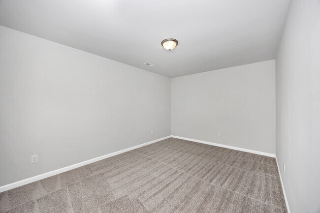 Building Photo - 3 Bedroom House in East Limestone