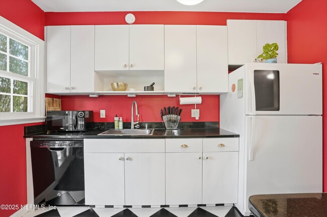 Building Photo - 1602 Felch Ave