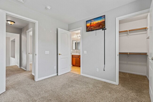 Building Photo - 4162 Piccadilly Ln
