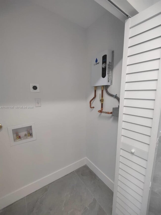 Building Photo - 5109 Banyan Ln