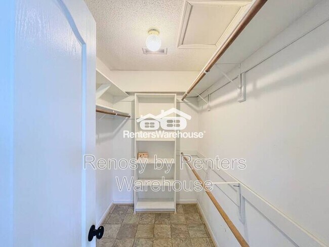 Building Photo - 601 Whisper Walk