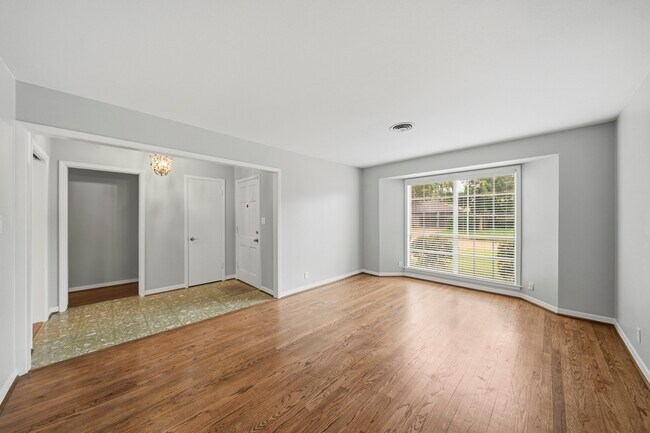 Building Photo - 4614 Hummingbird St