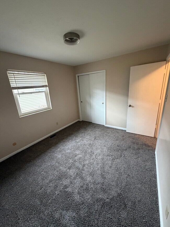 Building Photo - 4030 Redfern Dr