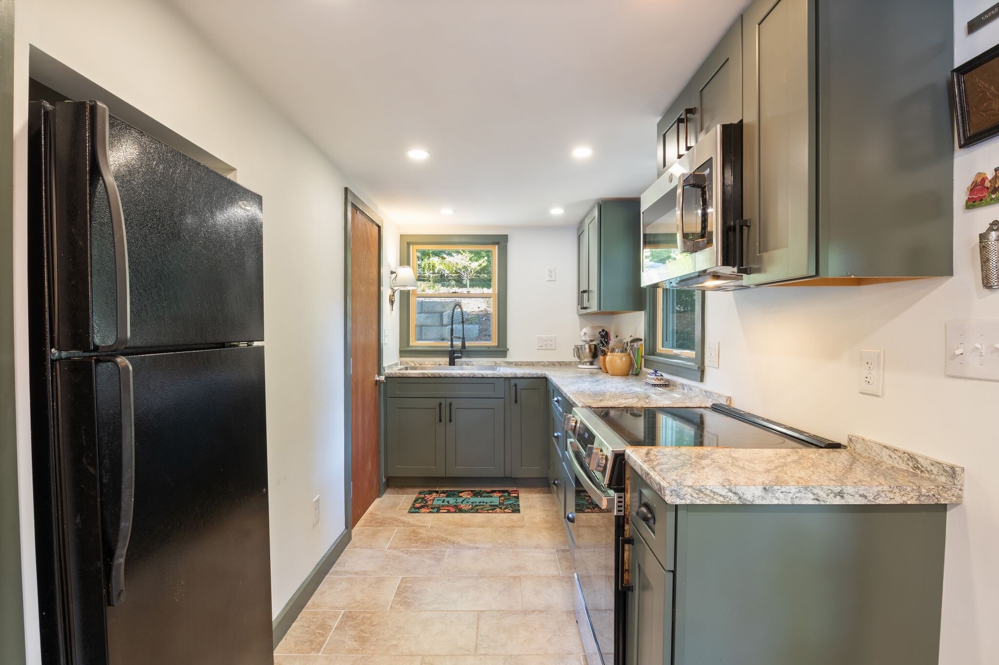 Upgraded kitchen - 92 Javica Ln