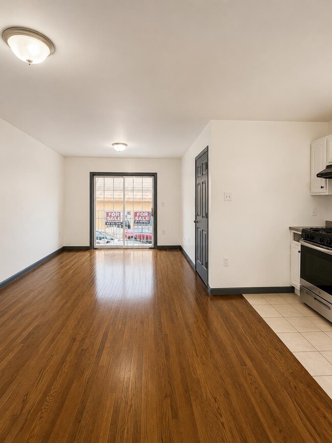 Building Photo - 28 4th St