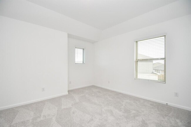 Building Photo - 5624 Frst Cv Dr