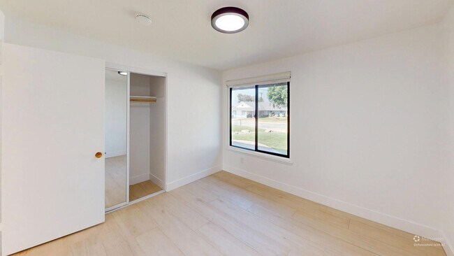 Building Photo - Welcome to your dream home! Single story R...