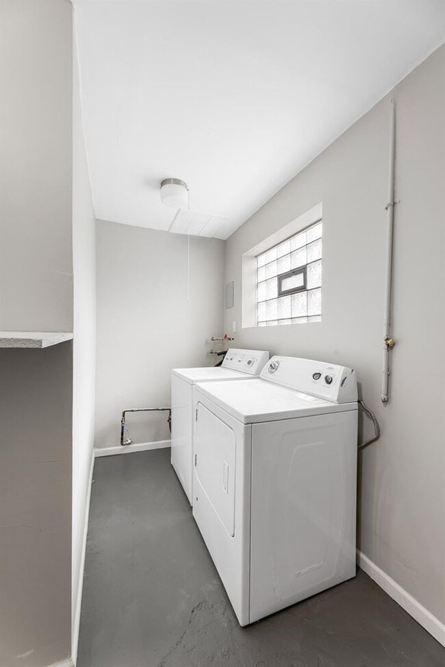 Building Photo - Miller Beach Living FREE Application Fee !