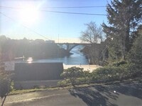 Building Photo - 125 Bay St