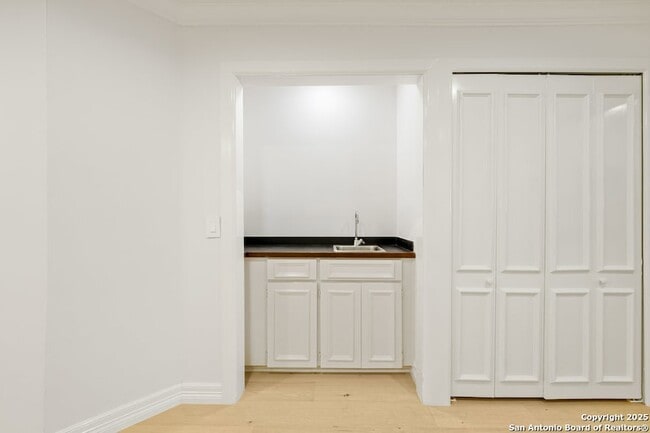 Building Photo - 7815 Broadway St